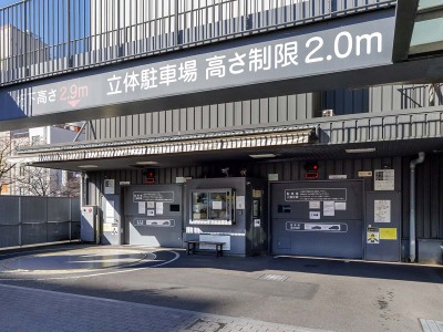 【敷地内駐車場】1泊料金:1,100円/収容台数:72台（ハイルーフ車20台、普通車52台）