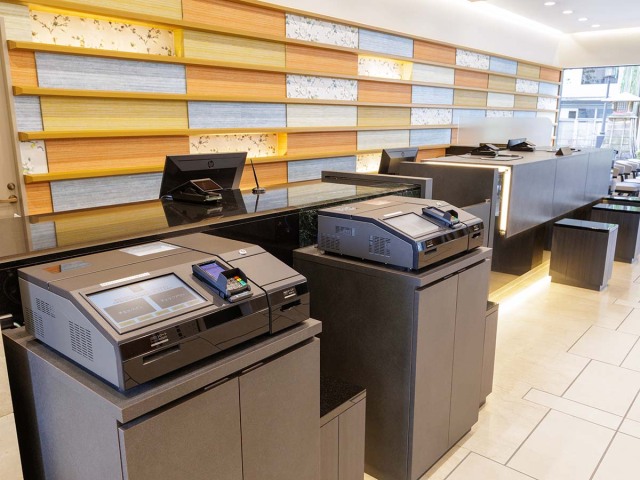 西鉄イン高知はりまや橋 【フロント】自動チェックイン機でスピーディーにチェックイン・アウトが可能