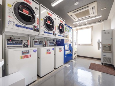 【コインランドリー】13階に洗濯機、乾燥機各３台を設置