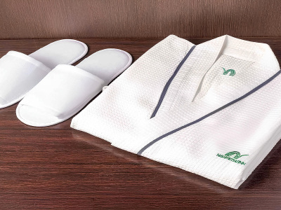 【スリッパとガウン】スリッパ:XLサイズ/ガウン:LLサイズ※フロントにてお申し付けください