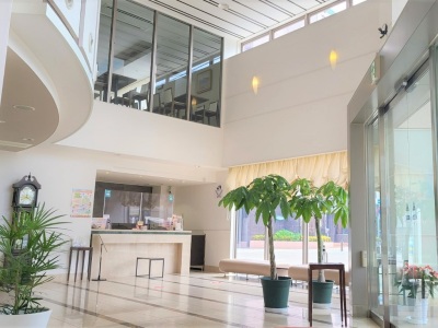 ロビー全体　2階まで吹き抜け