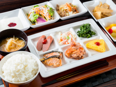 朝食盛り付け例
