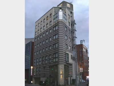 あさのホテル夕方外観