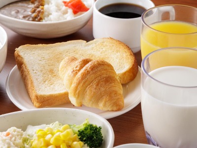 朝食盛り付け集合ヨリ