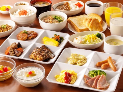 朝食盛り付け集合ヨリ
