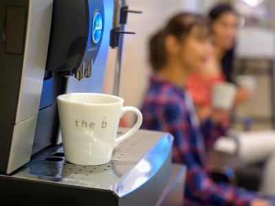 ＜ロビー＞本格的なエスプレッソマシンで淹れる、上質なコーヒーをどうぞ