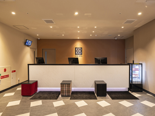 �t�����g�E���r�[