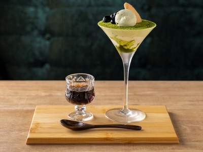 【バー】メニュー一例：香り高い抹茶のほろ苦さと、ティラミスのコクが重なる贅沢パフェ