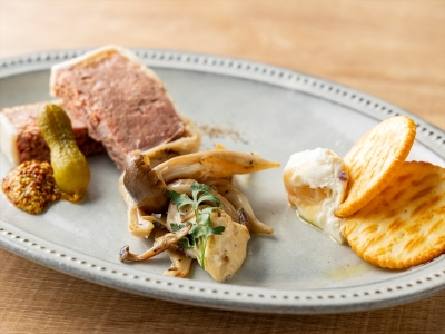 【ディナー】メニュー一例：シェアしながらゆっくり楽しめる多彩なアペタイザーセレクション　※イメージ