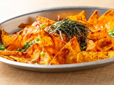 【ディナー】メニュー一例：スパイスの余韻と食感がクセになる、気軽につまめる人気のナチョス