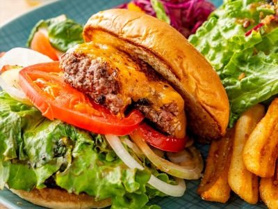 【カフェ】メニュー一例：九州産牛プレミアムバーガー