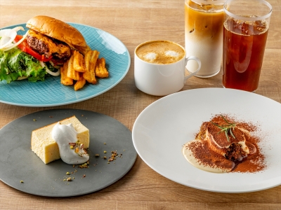 【カフェ】香り高いドリンクと彩り豊かなスイーツ・軽食で、ほっとひと息のカフェタイム