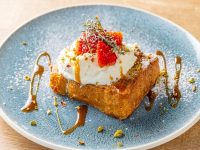 【ランチ】メニュー一例：いちごとキャラメルのフレンチトースト