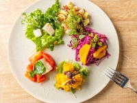 �y�u���b�N�t�@�[�X�g�z���j���[���F�f�ނ̎|�݂������o�����A�ʂ�L���ȃT���_�r���b�t�F����̃Z���N�V����