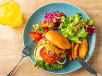 �y�u���b�N�t�@�[�X�g�z���j���[���F��B�Y���v���~�A���o�[�K�[�̓W���[�V�[�Ȉ���Ŗ���������ґ򎞊�