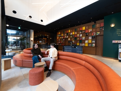 SWINGのコンセプトを表現するオリジナルソファ