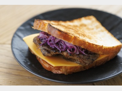 【新朝食】薪火グリラーで焼き上げた食材などお客さまのお好みでお作りいただく「サンドイッチ」