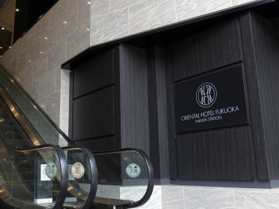 エントランス　エスカレーター