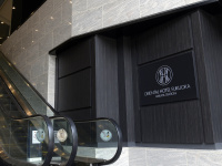 �G���g�����X�@�G�X�J���[�^�[