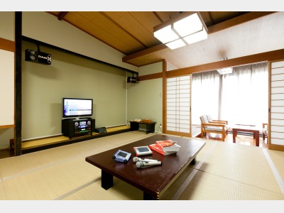 和室のカラオケルーム「和カラ」（１室1時間3,000円）