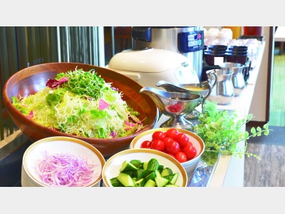 朝食セルフコーナー（和食・洋食・あんかけやきそばのどれをお選びいただいてもご利用いただけます）