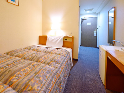 【セミダブルルーム】ベットはゆったりと休めるセミダブルベット