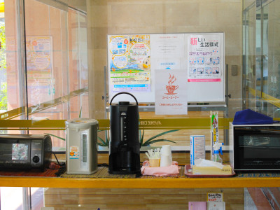 【ロビーサービス】コーヒーや電子レンジ・湯沸ポット等ご自由にお使いいただけます。
