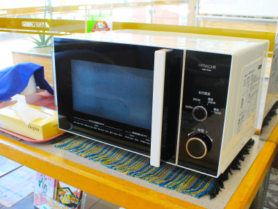 【電子レンジ(備付)】ロビー備付の電子レンジ(ご自由にお使いいただけます。)   