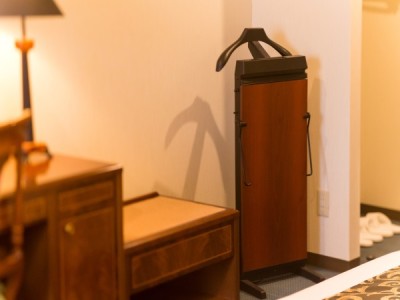 ズボンプレッサー《コルビー》