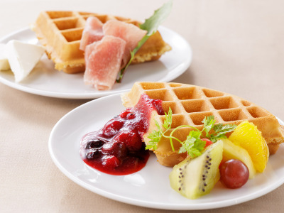 朝食ビュッフェ：シェフが目の前で焼き上げるワッフル♪出来立てサクサクをどうぞ。（イメージ）