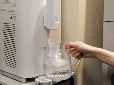 各客室フロアにウォーターサーバーを完備しております。ピッチャーは客室内にご用意しております。
