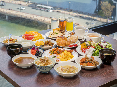 ホテル最上階で絶景ビュッフェ