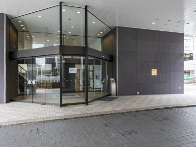 北側エントランス