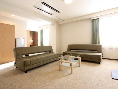 〔洋室：3名以上〕ファミリールーム73.8㎡（ダブルベッド140㎝幅2台+ソファーベッド2台）