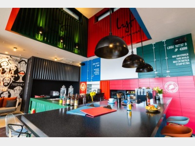 Refuel（カフェ・バー）