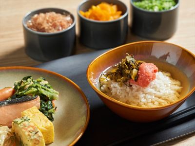 【朝食】博多明太子などのご飯のお供や、あご出汁のお茶漬けもご用意しております。