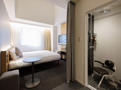 【ユニバーサルキング】ユニバーサルデザインの客室に、キングサイズベッド(180cm幅)をご用意。