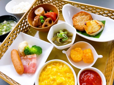 和洋ハーフビュッフェ（和洋いいとこどりのメインBOX＋ご飯やパンなどはビュッフェ形式）