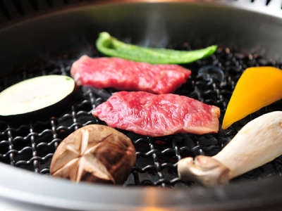 【レストラン　李荘庵】佐賀牛と若楠豚をご堪能いただける特選焼肉コースです。
