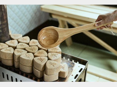 テント内でロウリュウナウナを楽しめる