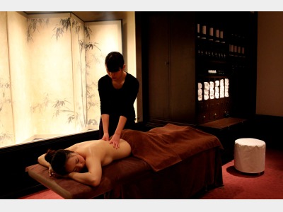 オリエンタルスパ「サバイ・サバイ」施術風景