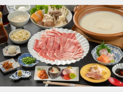 温泉湯豆腐と佐賀牛・若楠豚のしゃぶしゃぶコース一例