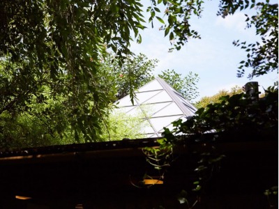庭園露天風呂のガラス屋根