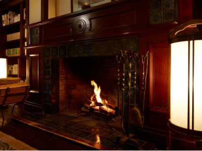 ロビーの暖炉