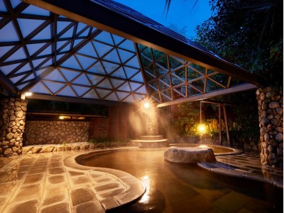 夜の庭園露天風呂