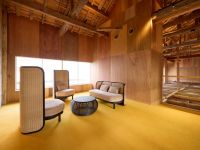 ���E���W