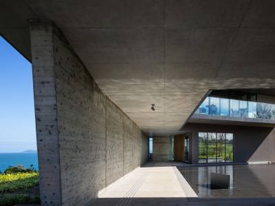 ホテルエントランス（水盤）