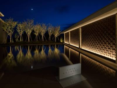 ホテルエントランス（水盤）