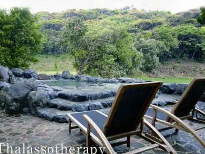プール式露天風呂（水着着用） タラソ温泉（潮湯