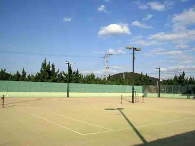 全天湖テニスコート3面（徒歩5分）